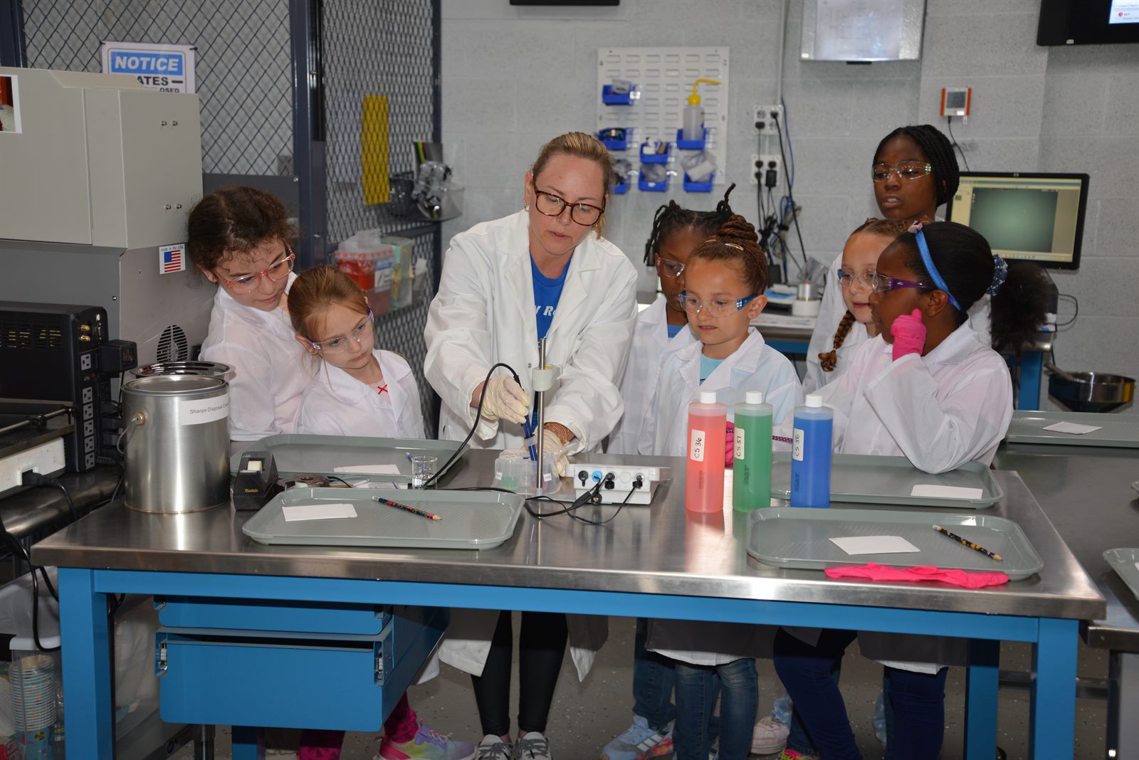 Instructor demonstrating a pH experiment to MiLab students